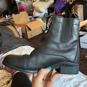 Size 8 leather black front zip boots Ariat great condition paddock boots
